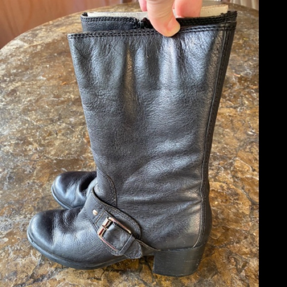Like NEW! Women’s 6.5 Leather Upper Heeled Riding Black Boot Winter shoe nice